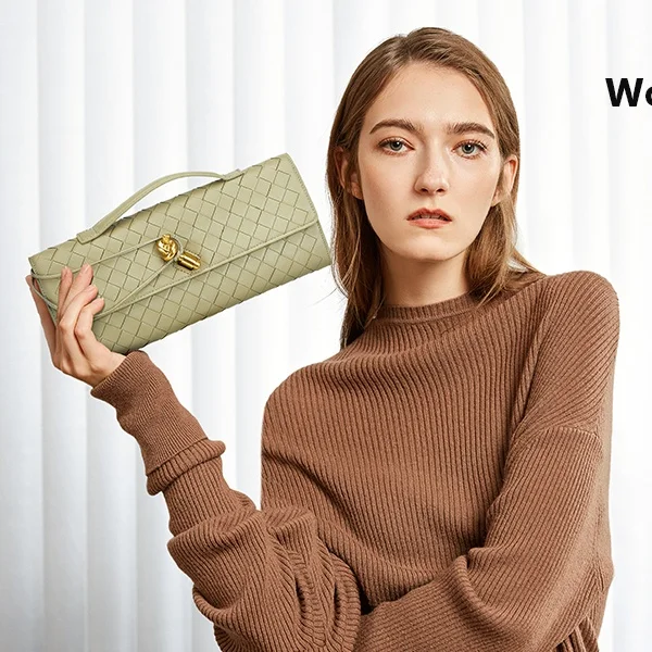 Women's Clutches & Evening Bags