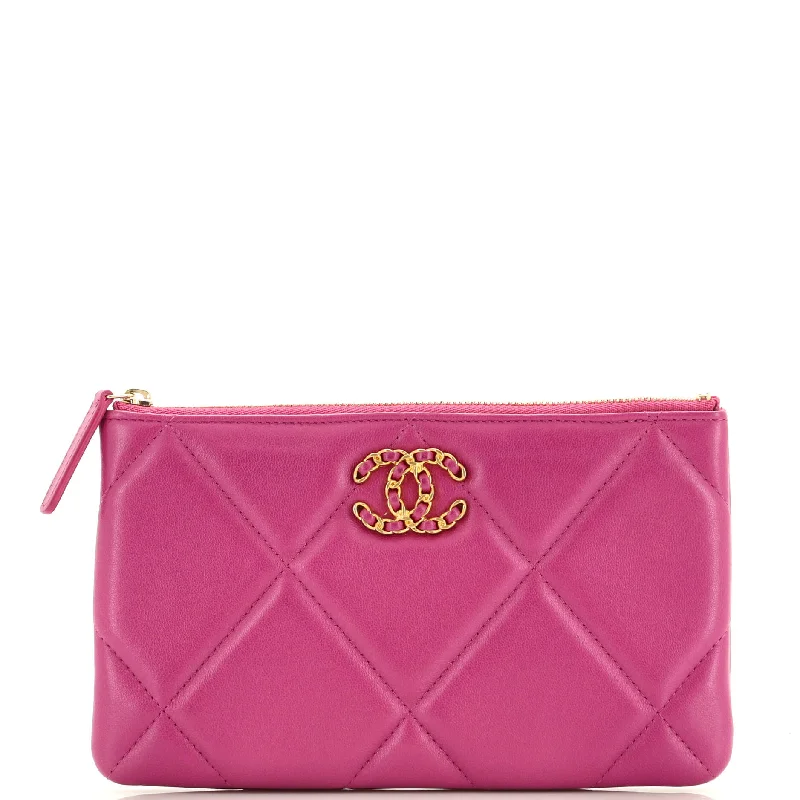 Women's money clip for a sporty - chic outfit19 O Case Pouch Quilted Lambskin Small Women's money clip for a sporty - chic outfit19 O Case Pouch Quilted Lambskin Small