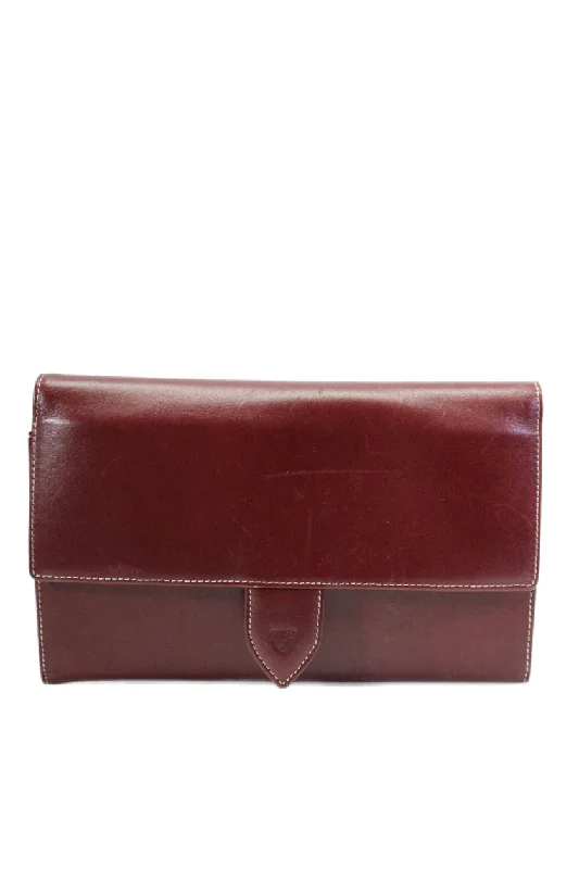 Soft - touch women's money clip for a comfortable gripAspinal of London Women's Passport Case Leather Pouch Wallet Burgundy Soft - touch women's money clip for a comfortable gripAspinal of London Women's Passport Case Leather Pouch Wallet Burgundy