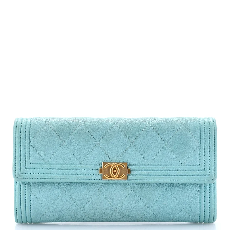 Soft - touch women's money clip for a comfortable gripBoy Flap Wallet Quilted Caviar Long Soft - touch women's money clip for a comfortable gripBoy Flap Wallet Quilted Caviar Long