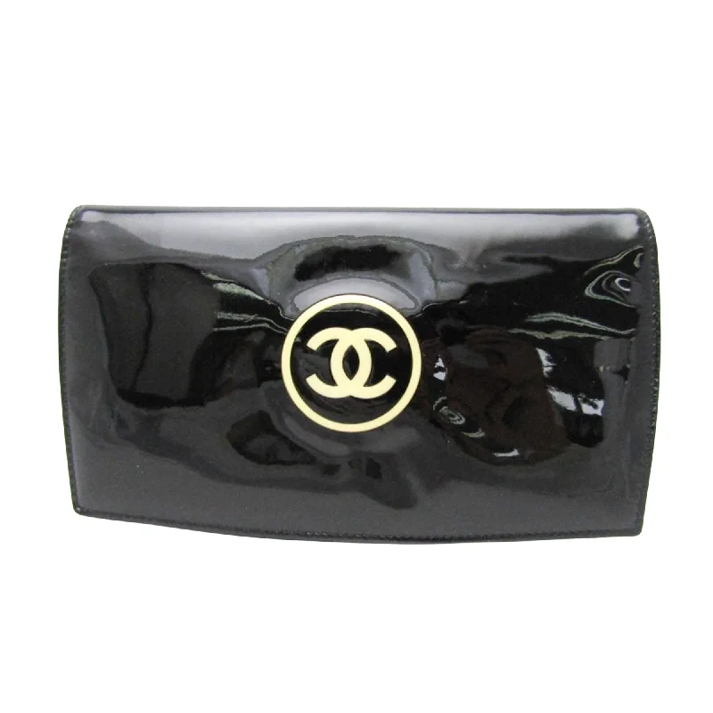 Women's money clip with a tassel for added flairChanel Logo Cc Patent Leather Wallet (Pre-Owned) Women's money clip with a tassel for added flairChanel Logo Cc Patent Leather Wallet (Pre-Owned)
