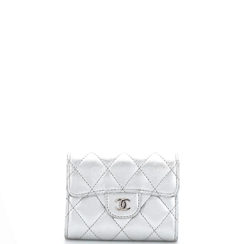 Women's money clip for a back - to - school accessoryClassic Flap Card Case Quilted Iridescent Lambskin Women's money clip for a back - to - school accessoryClassic Flap Card Case Quilted Iridescent Lambskin