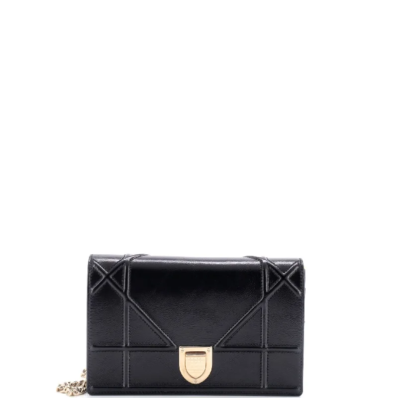 Women's money clip with a quilted texture​Diorama Wallet on Chain Leather