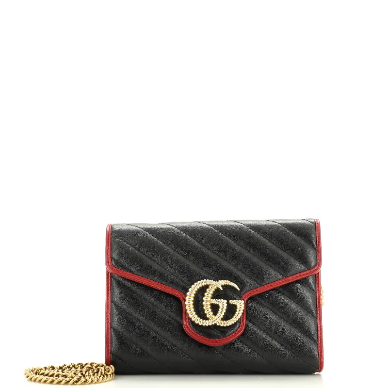 Women's money clip with a scalloped edgeGG Marmont Chain Wallet Diagonal Quilted Leather Mini Women's money clip with a scalloped edgeGG Marmont Chain Wallet Diagonal Quilted Leather Mini