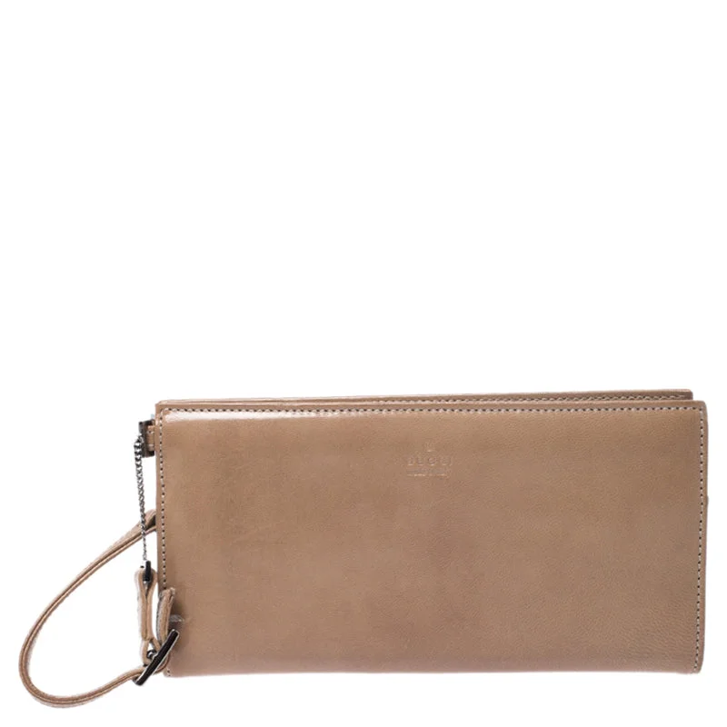 Women's money clip with a magnetic closure​Gucci Light Brown Leather Wristlet Wallet..