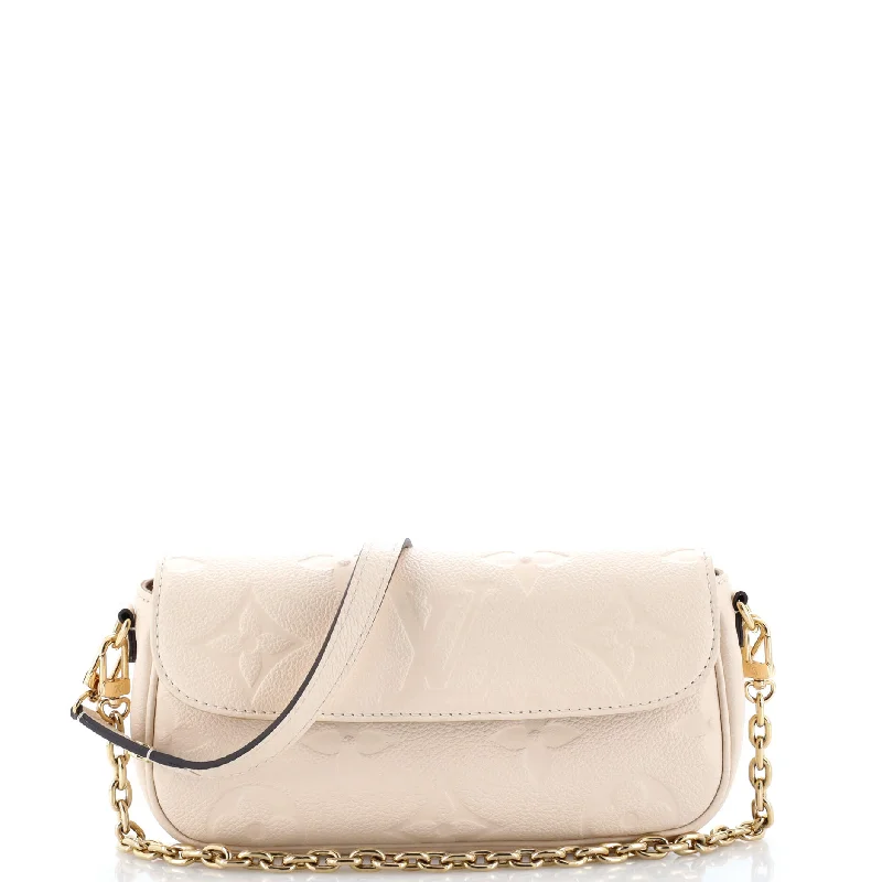 Women's money clip with a floral patternIvy Wallet on Chain Monogram Empreinte Giant Women's money clip with a floral patternIvy Wallet on Chain Monogram Empreinte Giant