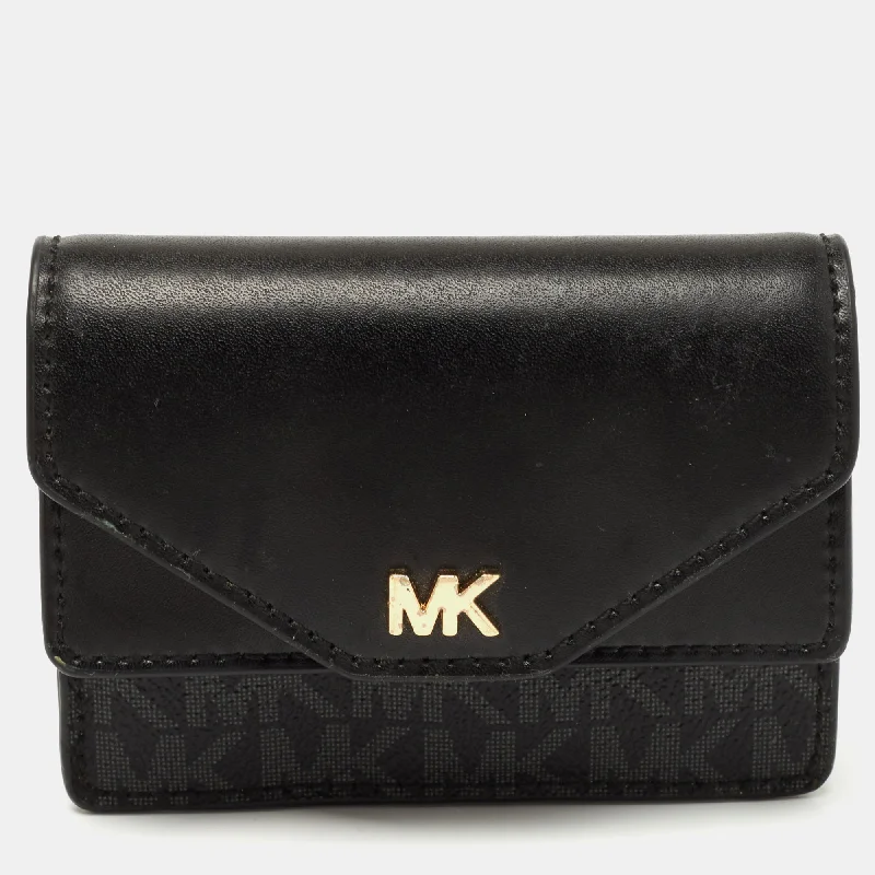 Women's money clip with a personalized monogramMichael Kors Black/grey Signature Coated Canvas And Leather Card Case.. Women's money clip with a personalized monogramMichael Kors Black/grey Signature Coated Canvas And Leather Card Case..