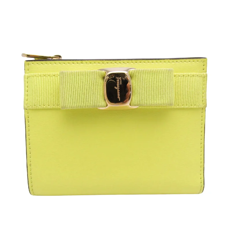 Women's money clip with a swarovski crystal accentSalvatore Ferragamo Vara Leather Wallet (Pre-Owned) Women's money clip with a swarovski crystal accentSalvatore Ferragamo Vara Leather Wallet (Pre-Owned)