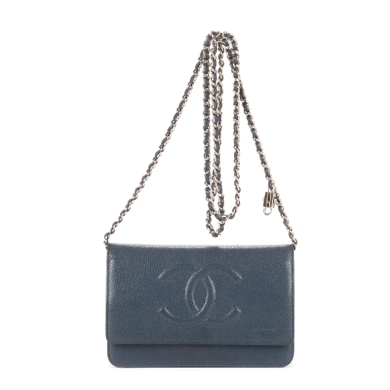 Women's money clip with a keychain attachment​Timeless Wallet on Chain