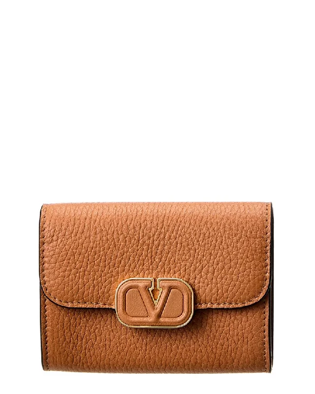 Vintage - style women's money clip for retro enthusiasts​Valentino VLogo Compact Leather Wallet