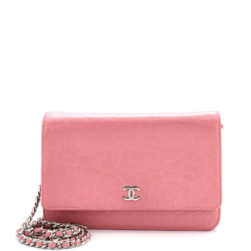Women's money clip in a trendy geometric shape​Wallet on Chain Camellia Lambskin