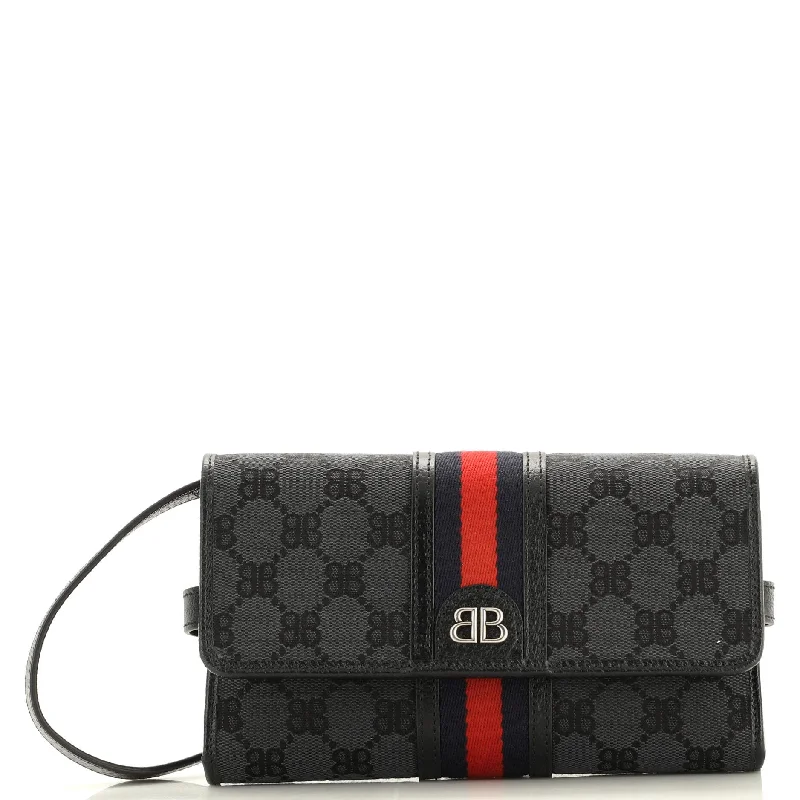 Women's money clip with a secret compartmentx Gucci The Hacker Wallet on Strap BB Coated Canvas Women's money clip with a secret compartmentx Gucci The Hacker Wallet on Strap BB Coated Canvas