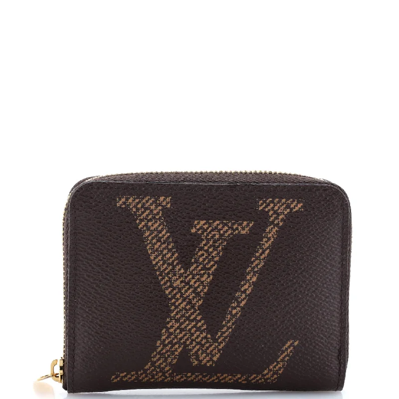 Women's money clip with a keychain attachmentZippy Coin Purse Reverse Monogram Giant Women's money clip with a keychain attachmentZippy Coin Purse Reverse Monogram Giant