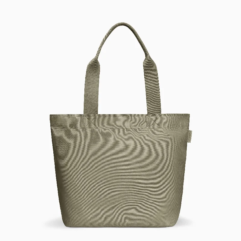 Oversized Jute Tote Bag in Natural Color with Rope Handles for a Beach VacationCarryall Tote Oversized Jute Tote Bag in Natural Color with Rope Handles for a Beach VacationCarryall Tote