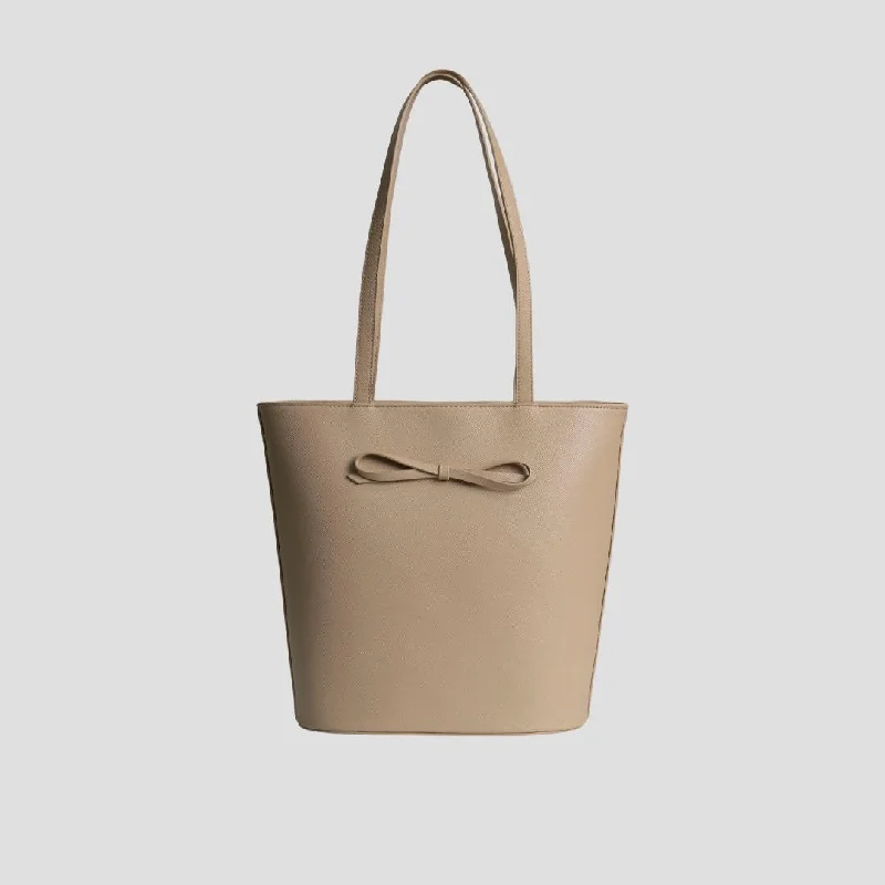 Quilted Tote Bag in Cream with Silver Hardware for a Classic and Sophisticated StyleF.timber Eliza Shoulder Tote Bag Quilted Tote Bag in Cream with Silver Hardware for a Classic and Sophisticated StyleF.timber Eliza Shoulder Tote Bag