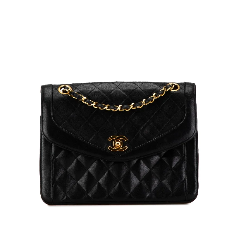 Shoulder Bag with Chain Strap in Silver for a Trendy AppearanceBlack Chanel CC Quilted Lambskin Single Flap Shoulder Bag Shoulder Bag with Chain Strap in Silver for a Trendy AppearanceBlack Chanel CC Quilted Lambskin Single Flap Shoulder Bag