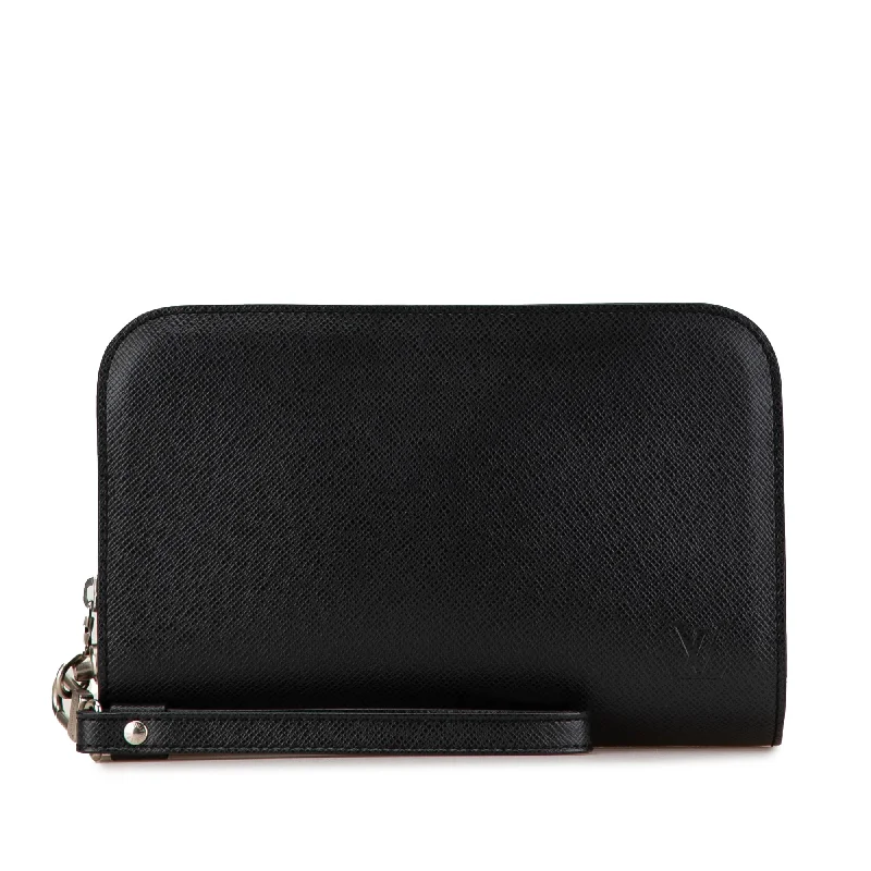 Quilted Shoulder Bag in Cream for a Classic and Elegant LookBlack Louis Vuitton Taiga Pochette Baikal Clutch Bag Quilted Shoulder Bag in Cream for a Classic and Elegant LookBlack Louis Vuitton Taiga Pochette Baikal Clutch Bag