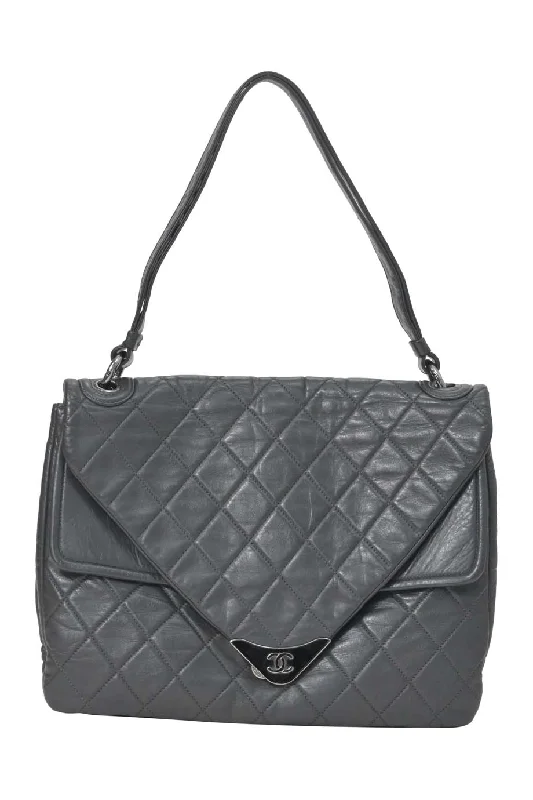 Women's Canvas Shoulder Bag in Navy with Striped Pattern for Beach Trips[WB7191] Chanel | Shoulder Bag
