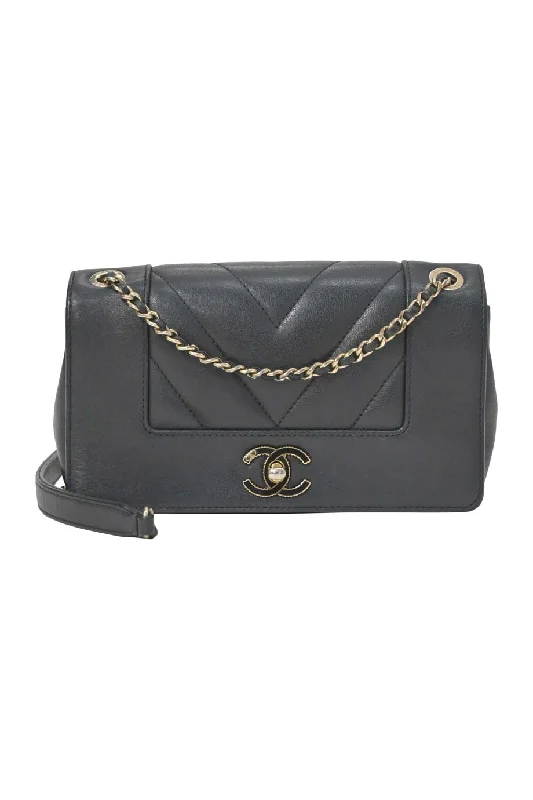 Quilted Shoulder Bag in Cream for a Classic and Elegant Look[WB7199] Chanel | Cross-Body Bag