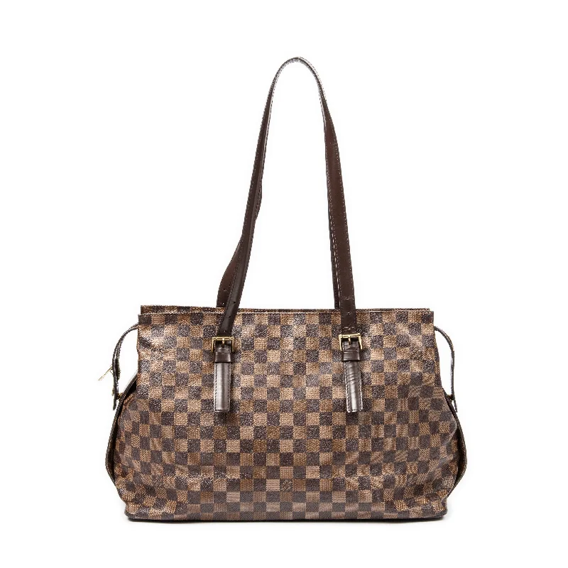Shoulder Bag with Chain Strap in Silver for a Trendy AppearanceChelsea