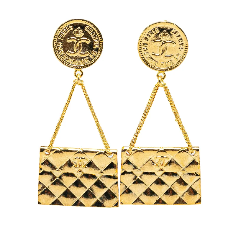 Printed Silk Shoulder Bag in Red for a Pop of ColorGold Chanel Gold Plated CC 2.55 Flap Bag Clip On Earrings Printed Silk Shoulder Bag in Red for a Pop of ColorGold Chanel Gold Plated CC 2.55 Flap Bag Clip On Earrings