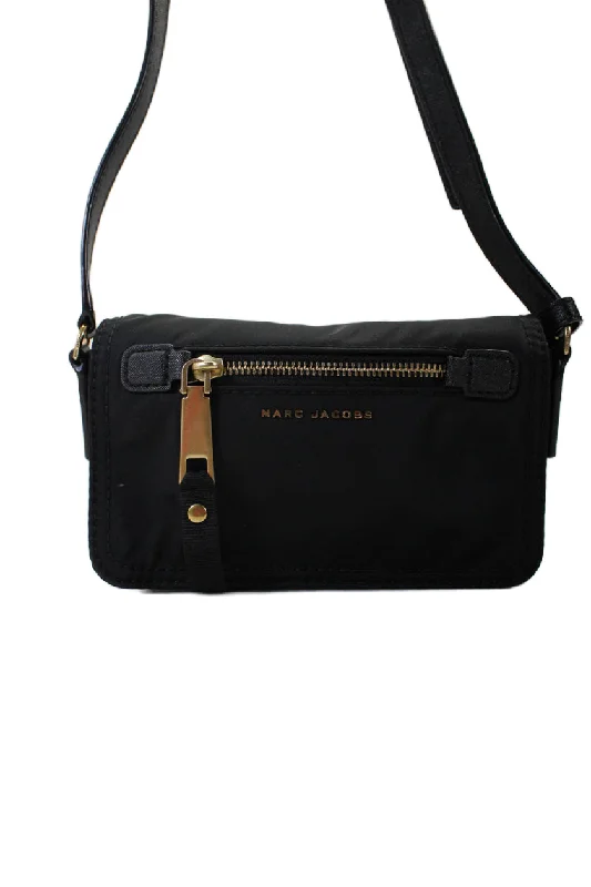 Leather Shoulder Bag with Magnetic Closure in Black for Quick AccessMarc Jacobs Womens Medallion Zipped Snapped Buttoned Shoulder Handbag Black Leather Shoulder Bag with Magnetic Closure in Black for Quick AccessMarc Jacobs Womens Medallion Zipped Snapped Buttoned Shoulder Handbag Black