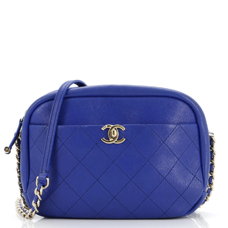 Waterproof Nylon Crossbody Bag in Navy Blue for Outdoor Hiking TripsCasual Trip Camera Case Quilted Goatskin Large