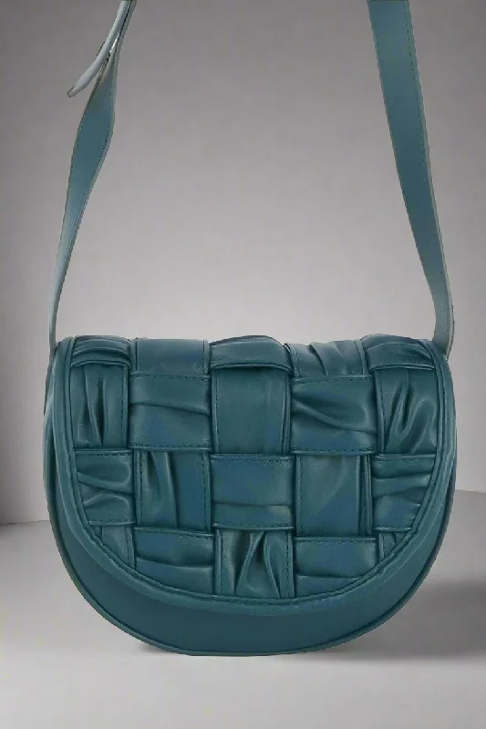Quilted Leather Crossbody Bag in Cream for a Classic and Elegant AppearanceGLE0118 Yasmin Woven Leather Crossbody Bag Quilted Leather Crossbody Bag in Cream for a Classic and Elegant AppearanceGLE0118 Yasmin Woven Leather Crossbody Bag