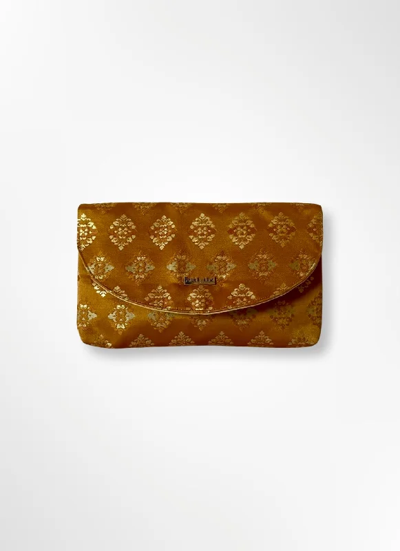 Snake - Skin Effect Clutch in Green for Exotic PartiesGold Geometric Clutch