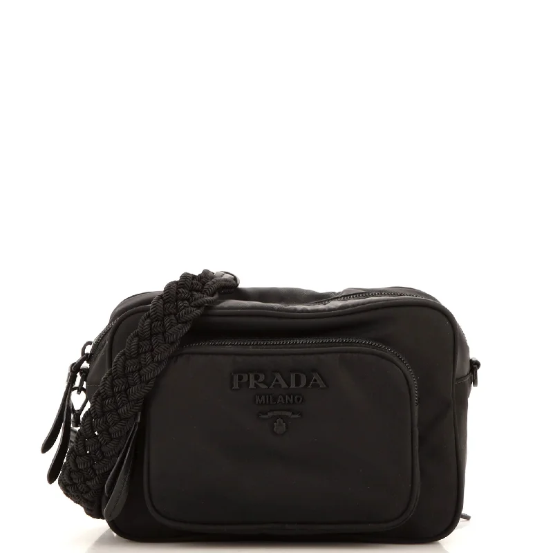 Metallic Crossbody Bag in Silver for New Year's Eve and Special CelebrationsMonochrome Front Pocket Camera Bag Tessuto Metallic Crossbody Bag in Silver for New Year's Eve and Special CelebrationsMonochrome Front Pocket Camera Bag Tessuto