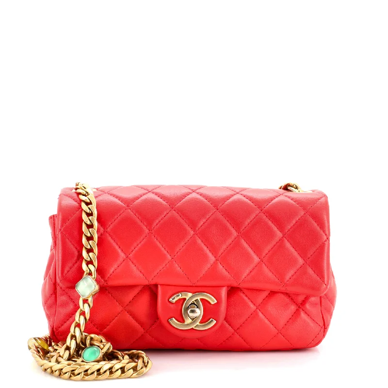 Quilted Leather Crossbody Bag in Cream for a Classic and Elegant AppearancePearl Samba Resin Chain Flap Bag Quilted Lambskin Mini