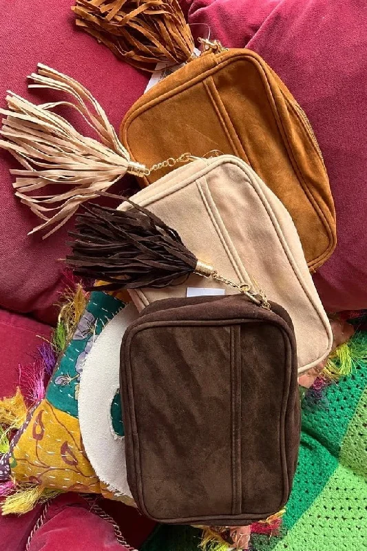 Quilted Leather Crossbody Bag in Cream for a Classic and Elegant AppearanceTG10297 Vegan Suede Camera Crossbody Bag Quilted Leather Crossbody Bag in Cream for a Classic and Elegant AppearanceTG10297 Vegan Suede Camera Crossbody Bag